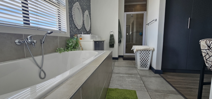 4 Bedroom Property for Sale in Country Club Western Cape